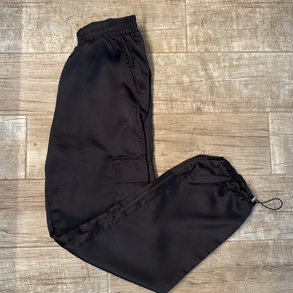 SHEIN Flap Side Pocket, Drawstring Hem and ankle Satin Pants - Picture 4 of 4